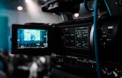 Overcoming the Incoherent ‘Grand Maneuver’ in the French Film and TV Markets: Lessons from the Experiences in France and Korea Overcoming the Incoherent ‘Grand Maneuver’ in the French Film and TV Markets: Lessons from the Experiences in France and Korea