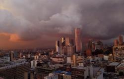 Convergence of crises in Colombia: The intersection of refugee crisis, illegal armed groups and policy missteps Convergence of crises in Colombia: The intersection of refugee crisis, illegal armed groups and policy missteps
