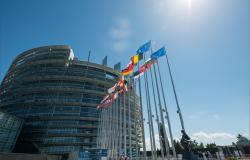 How Living in an EU Member State Creates Support for the EU How Living in an EU Member State Creates Support for the EU
