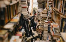 Before the police arrives: Bookstores on Saturdays