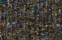 The Great Challenge of the 21st Century is Learning to Consume Less. This is How We Can Do It The Great Challenge of the 21st Century is Learning to Consume Less. This is How We Can Do It