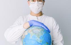 How to Share Vaccines between the Poor and the Rich How to Share Vaccines between the Poor and the Rich