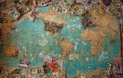 Convergence, Divergence, Flatlining or Plateau: What has happened to inequality between and within countries over the last decade?