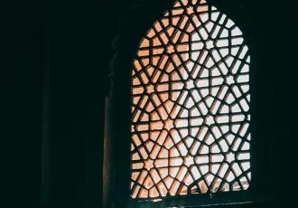 Overcoming the Invisible Ceiling for the Empowerment of Refugees and Immigrants Through Islamic Finance