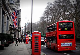 New architectures for bottom-up science diplomacy: Learning from the evolving Portuguese diaspora in the UK