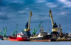 Shipping Policy to Fight the Resource Curse Shipping Policy to Fight the Resource Curse