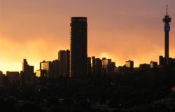 Walking in Jozi: Guided Tours, Insecurity and Urban Regeneration in Inner City Johannesburg Walking in Jozi: Guided Tours, Insecurity and Urban Regeneration in Inner City Johannesburg